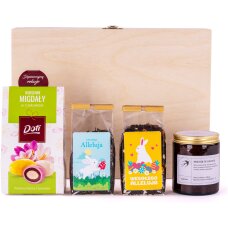 Wielkanocny zestaw prezentowy z dwiema herbatami, owcami lub migdałami w czekoladzie i świecą sojową w drewnianym opakowaniu